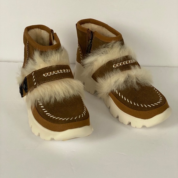 NEW UGG FLUFF Ankle Boot Tan/Brown Size 6 - Picture 10 of 14